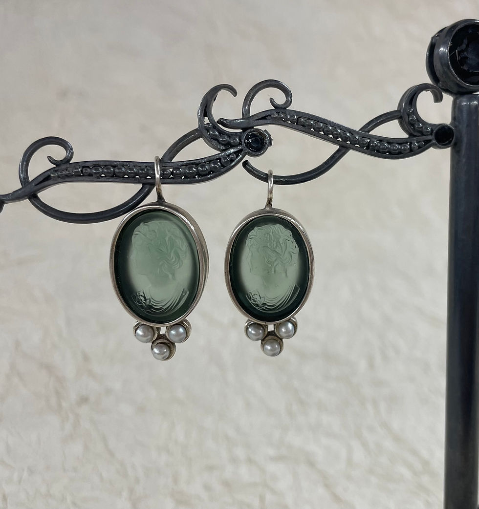 Thumbnail: Sea Foam Glass Cameo