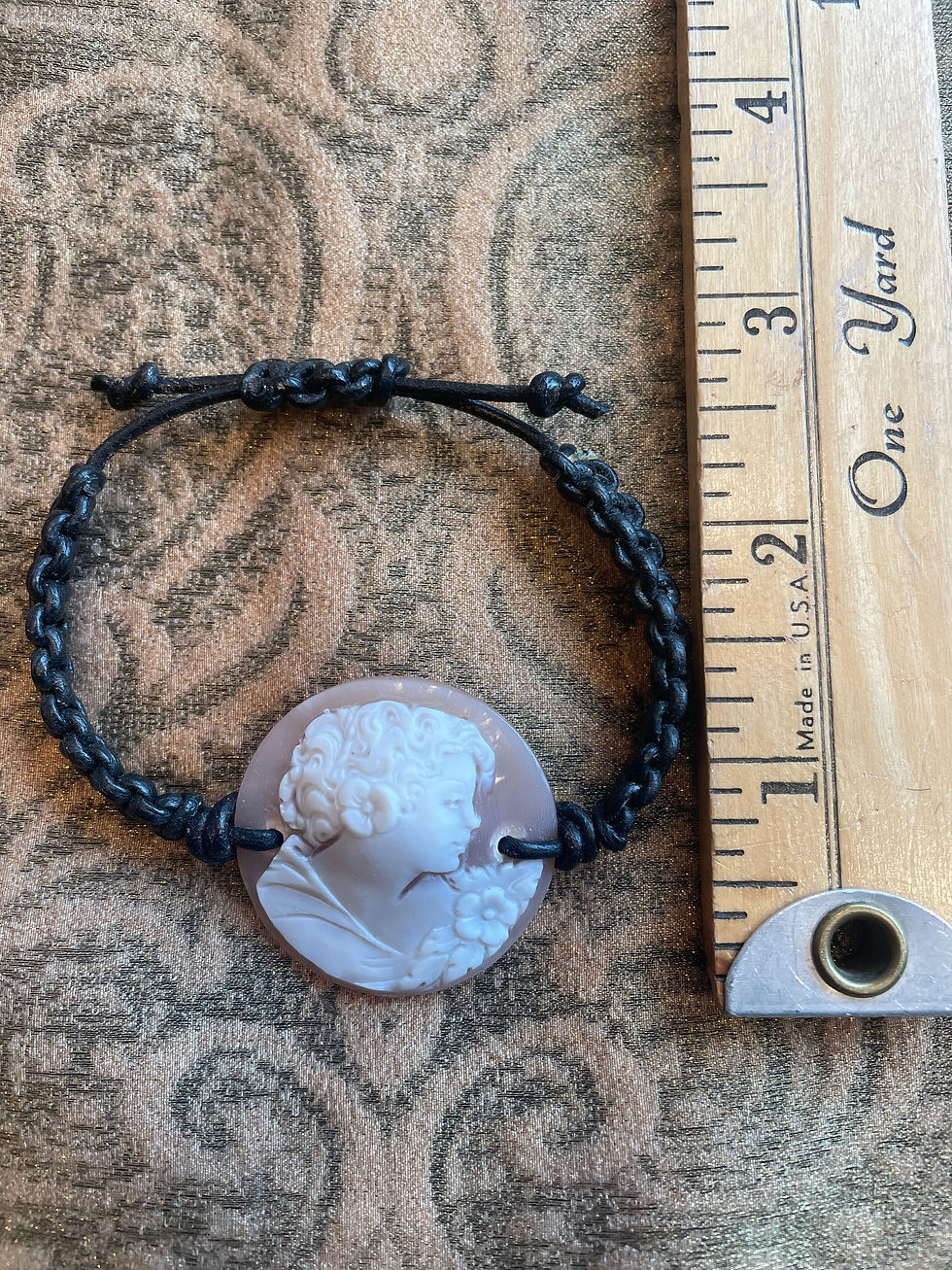 Thumbnail: Shell Cameo Love Knot Bracelet