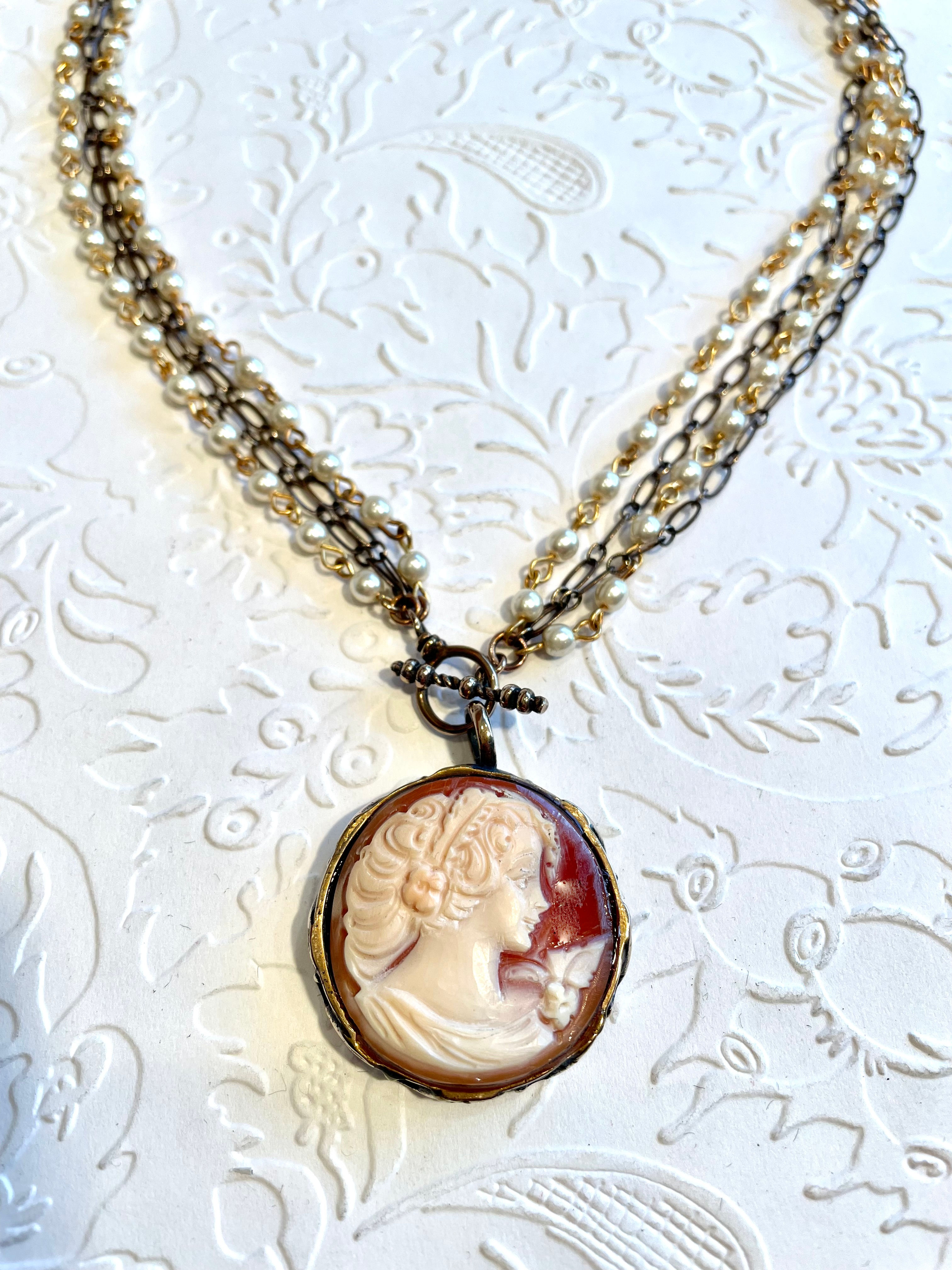 Shell Cameo Pearl Necklace