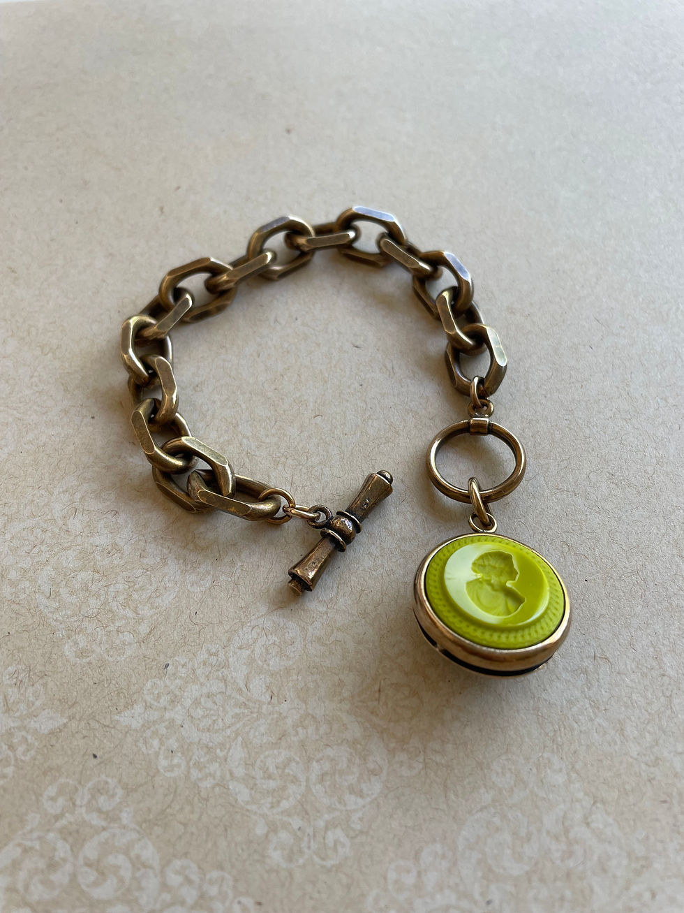 Thumbnail: Ivy Domed Back Acide Intaglio Charm Bracelet