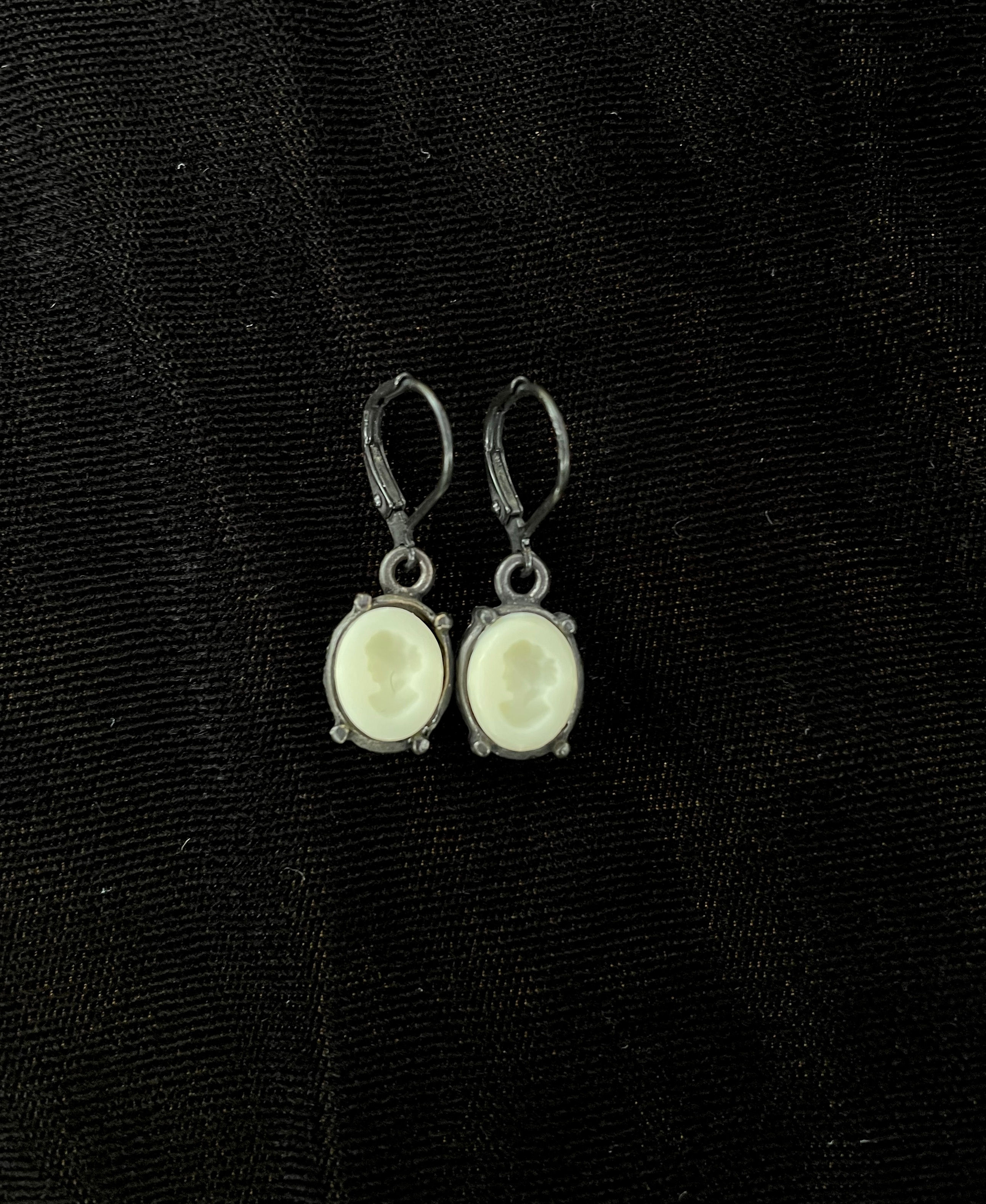 Noir~ Creme Petite Intaglio Earrings