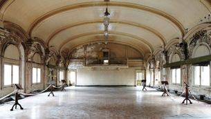 Melbourne's biggest train station hid a ballroom above 100,000 daily commuters for 35 years