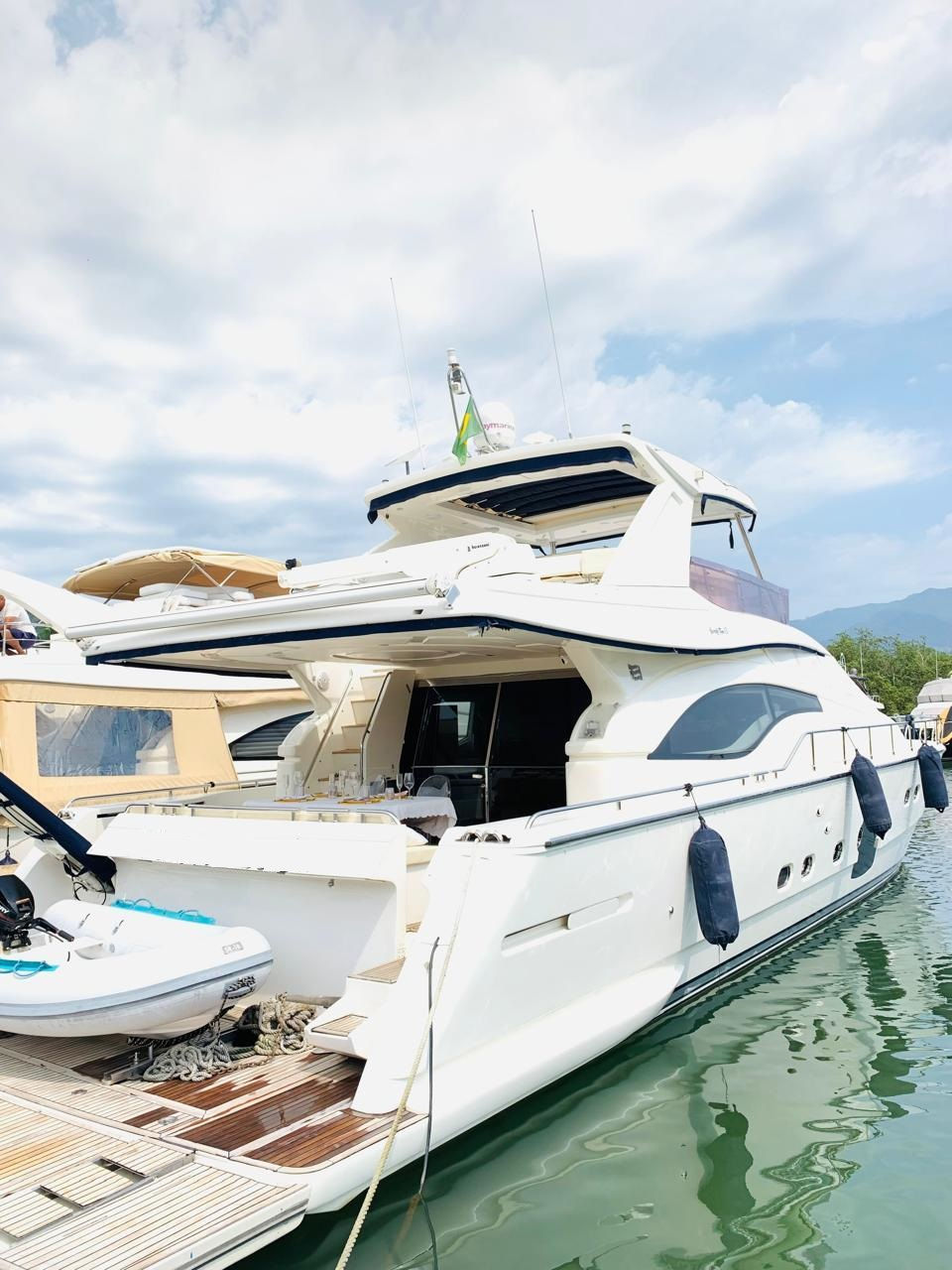 Miniatura: FERRETTI 70