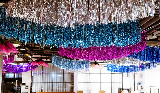 metallic streamers installation