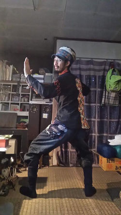 ツアー衣装は恵子(妻)が