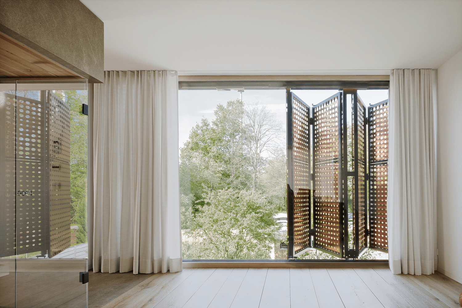 5 WAYS TO BUILD A SCREENED PORCH
content media