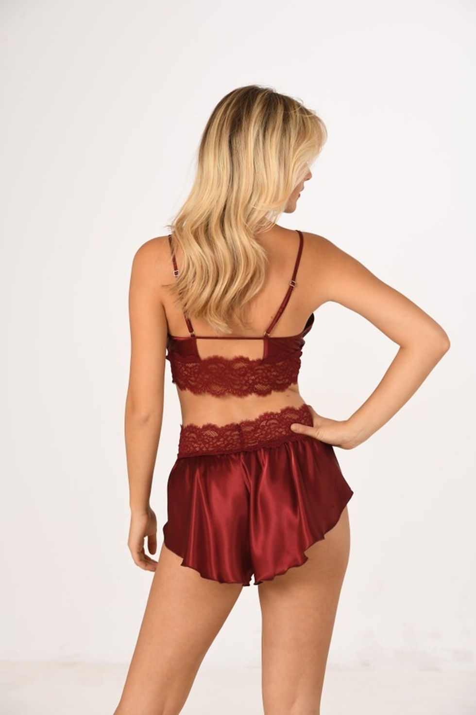 Küçük resim: Nooala Bordo Dantel Detaylı Saten Şortlu Pijama Takımı
