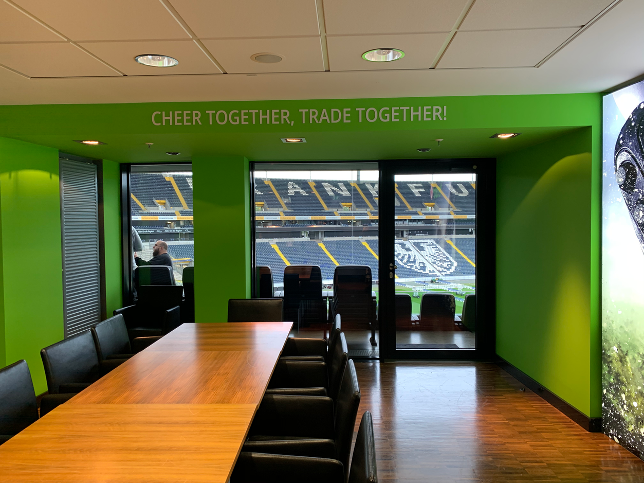 Professioneller Messebauer aus Frankfurt und Wiesbaden, Messebau, Eventbau, Setbau, Loge im Deutsche Bank Park, Stadion Eintracht Frankfurt