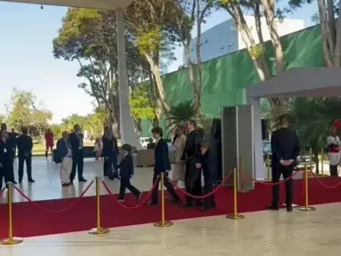 Cristiano Zanin toma posse como novo ministro do STF