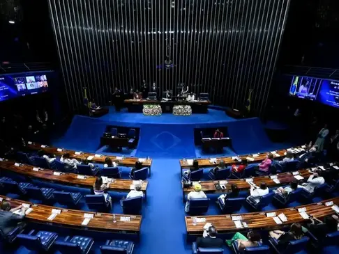 Senado aprova texto-base de PEC que transforma guardas em polícia municipal
