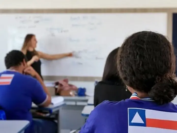 Bahia melhora nota do Ensino Médio, mas segue abaixo das médias do Nordeste e do país no Ideb 2025