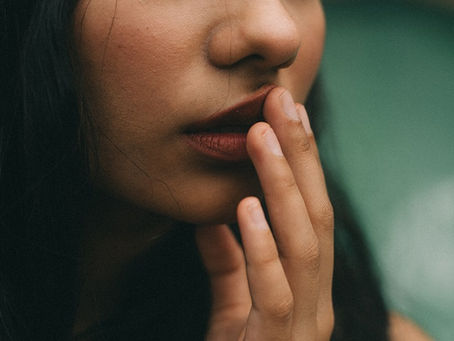 O que é a doença do beijo? Conheça a mononucleose