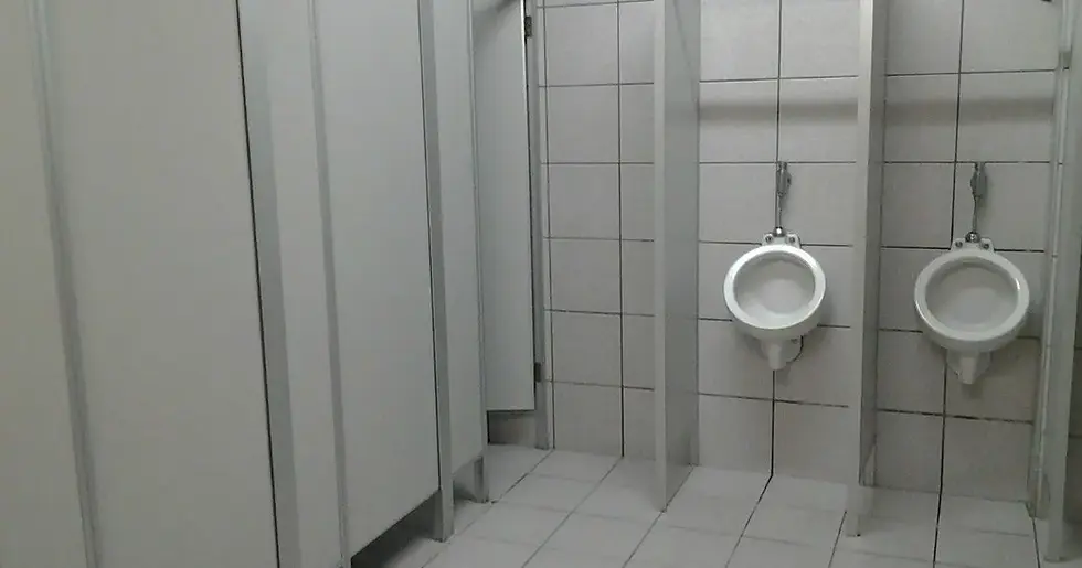 Projeto em Salvador propõe divisórias em mictórios para reduzir assédio em banheiros públicos