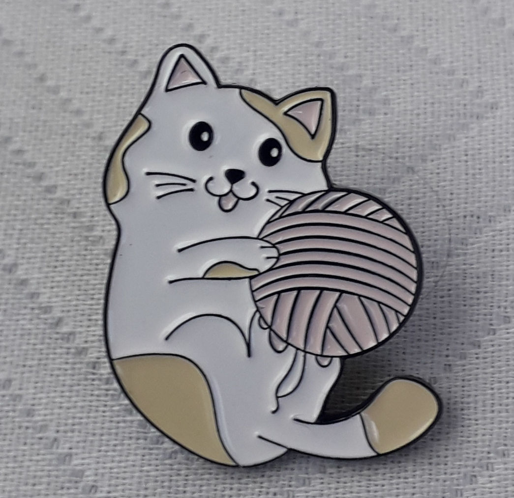 Kitty with Yarn Pin