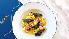 Fusillone all'albume, burro al limone, cuore di tonno e tartare di gambero rosso