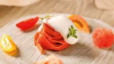 Tagliatelle arrosto, pomodori, enfleurage di manzo