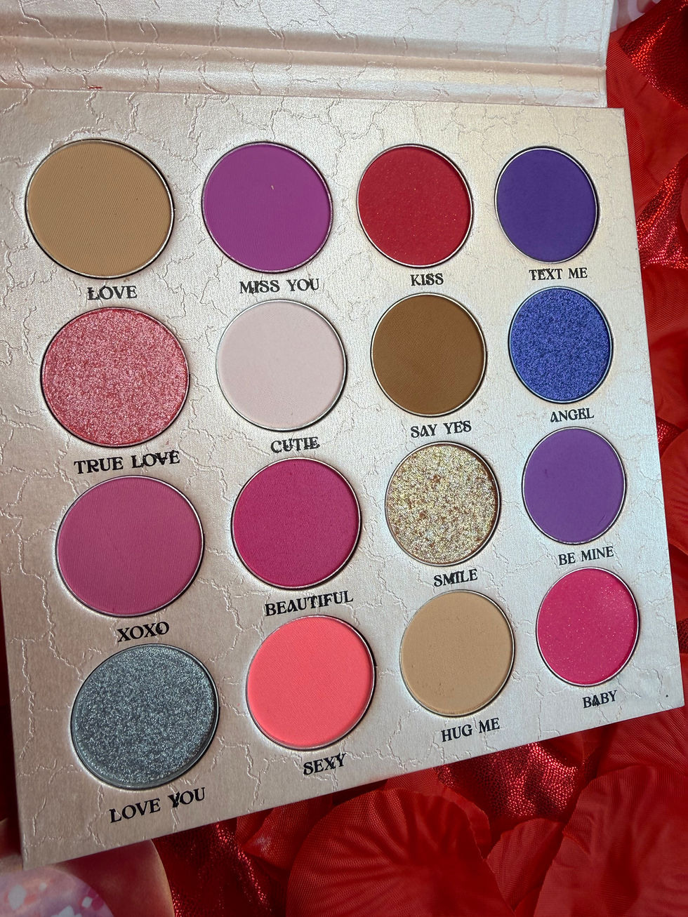 Thumbnail: Valentine Queen 16 pan Eyeshadow Pallete 