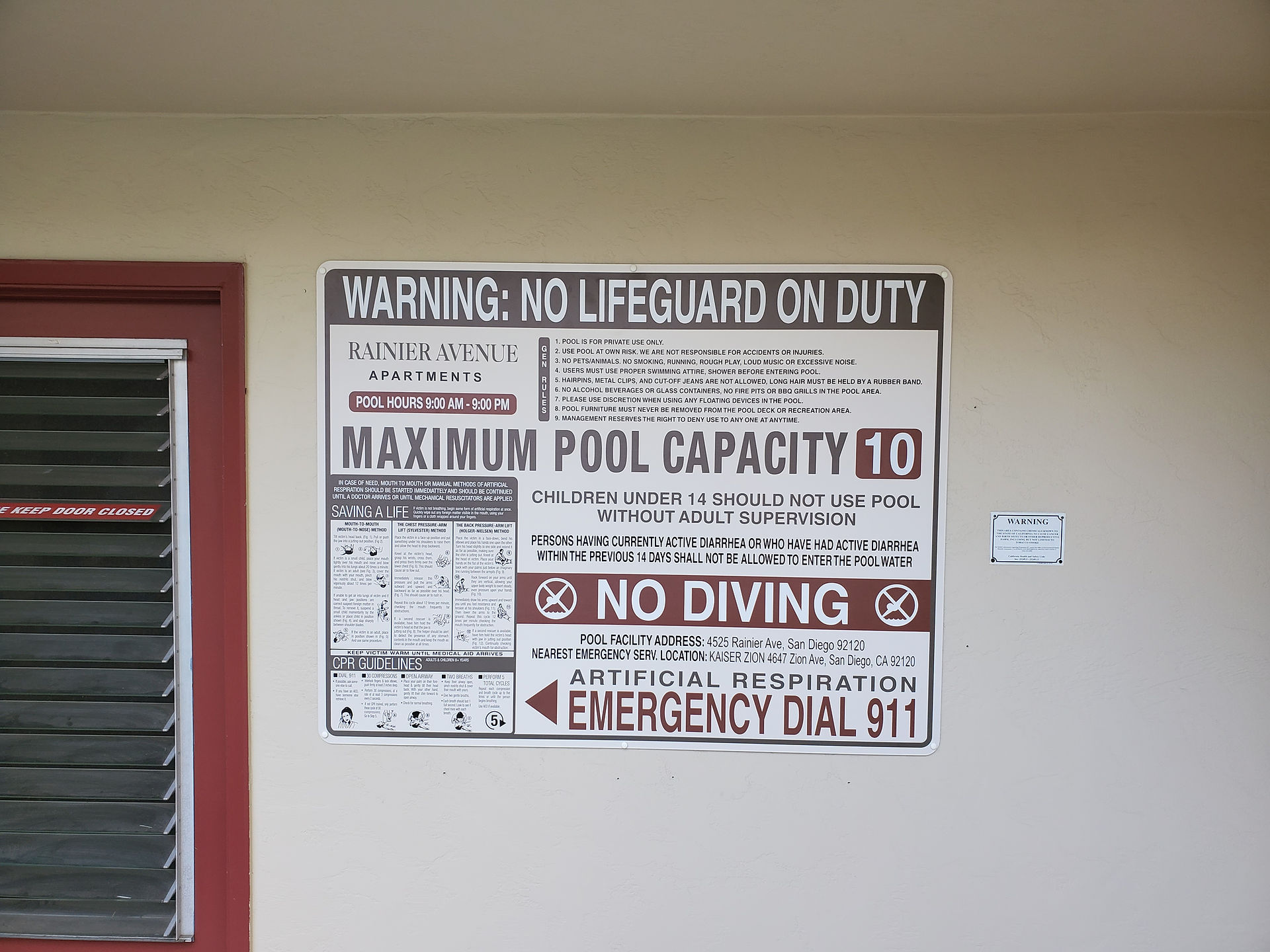 no lifeguard on duty signage- maximum pool capacity sign 