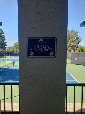 smoke free area signs