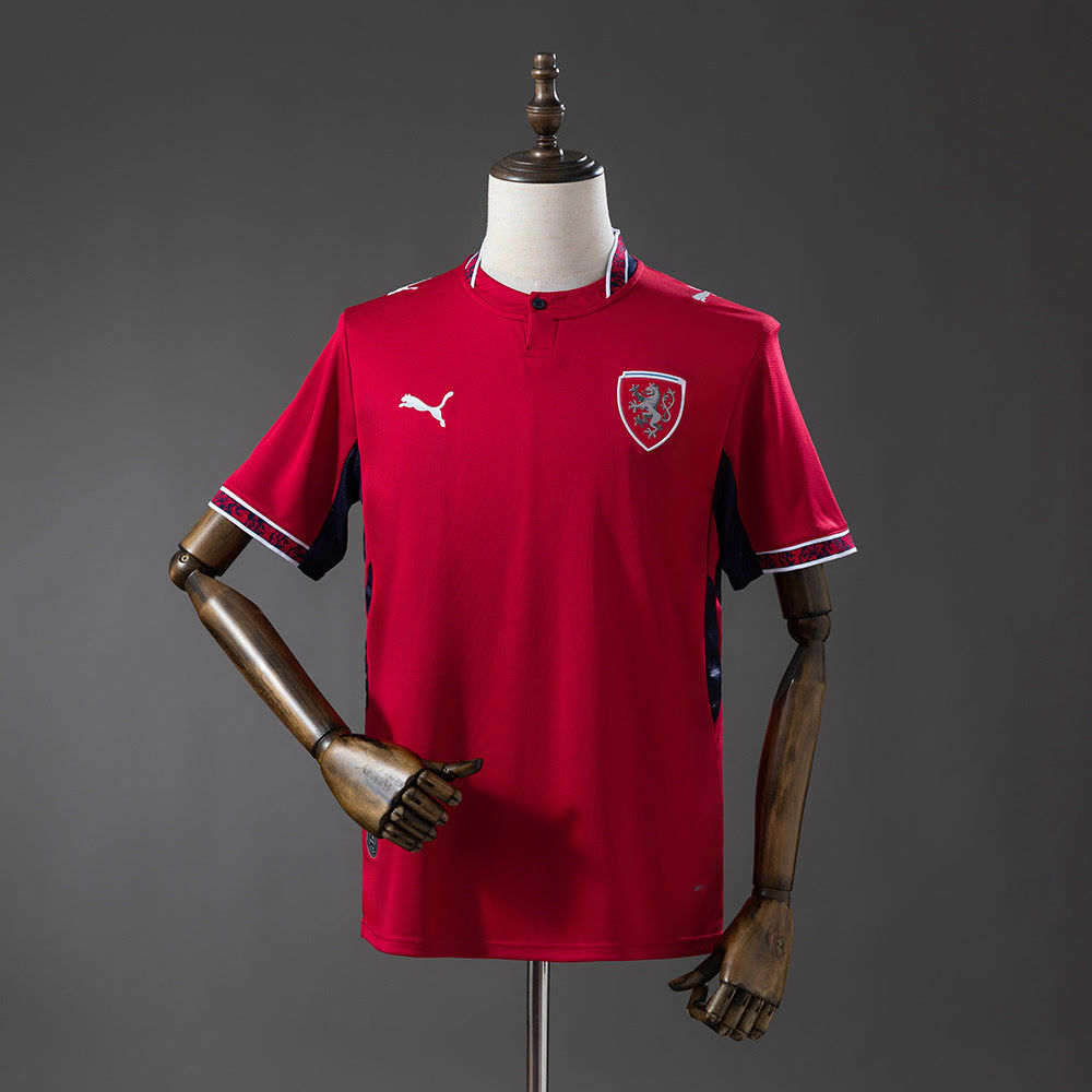 Camisa República Tcheca I 26 - Torcedor Puma masculino - Vermelha com detalhes