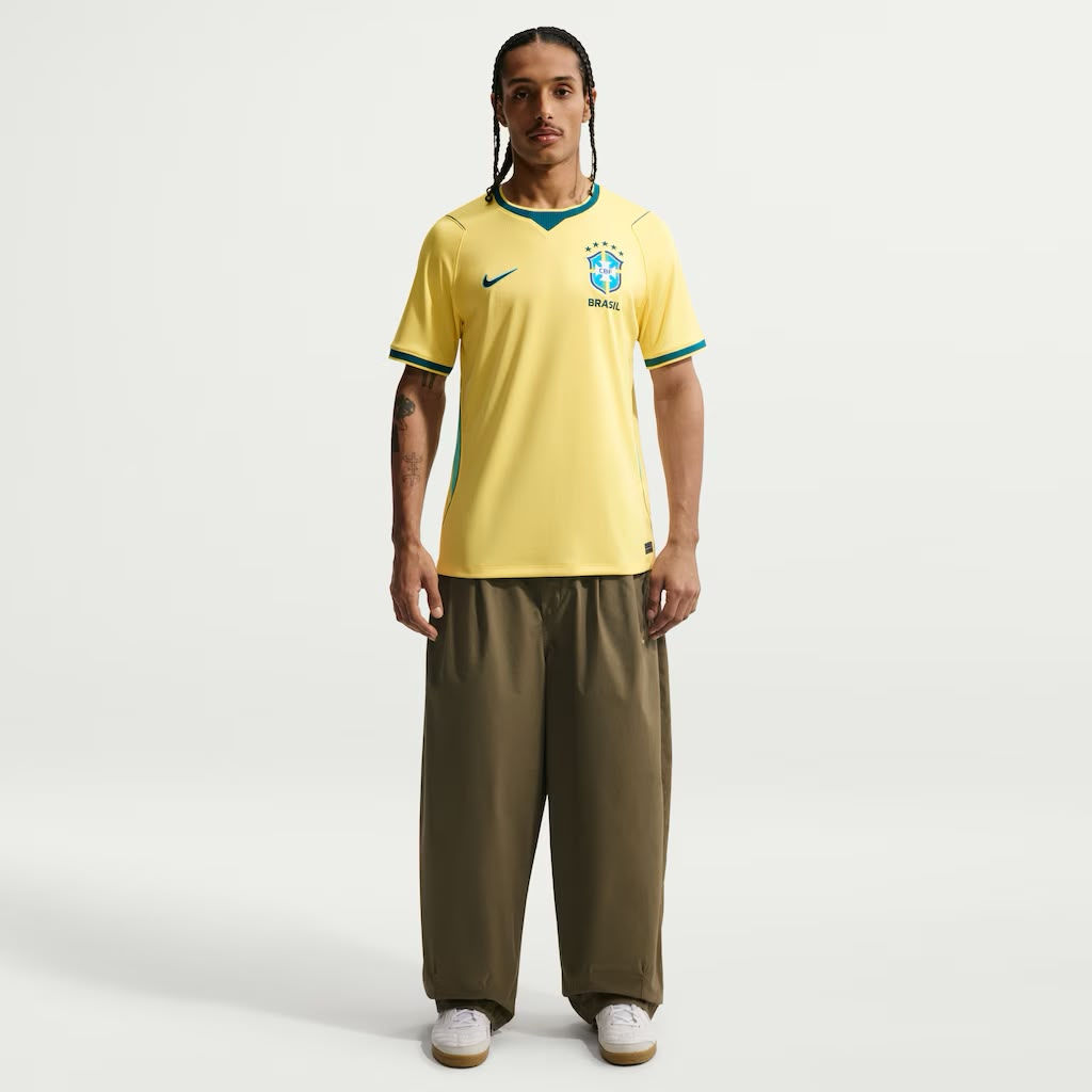 Camisa Seleção Brasileira I 26 - Torcedor Nike Masculino - Amarela com detalhes