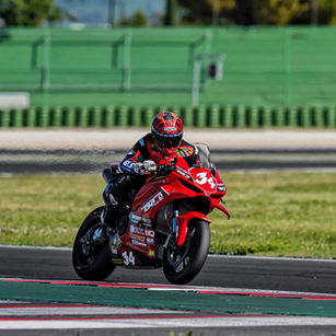 MANFREDI SHINES IN HIS DEBUT ON THE RED