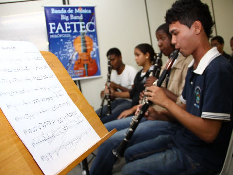 Faetec oferece cursos gratuitos de teatro e música