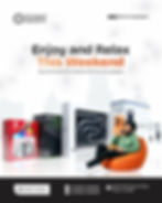 Sélection de gadgets high-tech et homme sur un pouf orange.