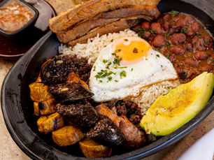 La Mejor Bandeja Paisa de Bogotá Está en Tierra Querida 🇨🇴🔥