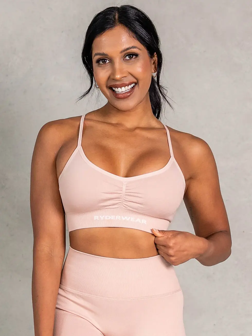 Прев'ю: Жіночий Спортивний Топ Ryderwear: NRG Seamless Sports Bra Biscotti