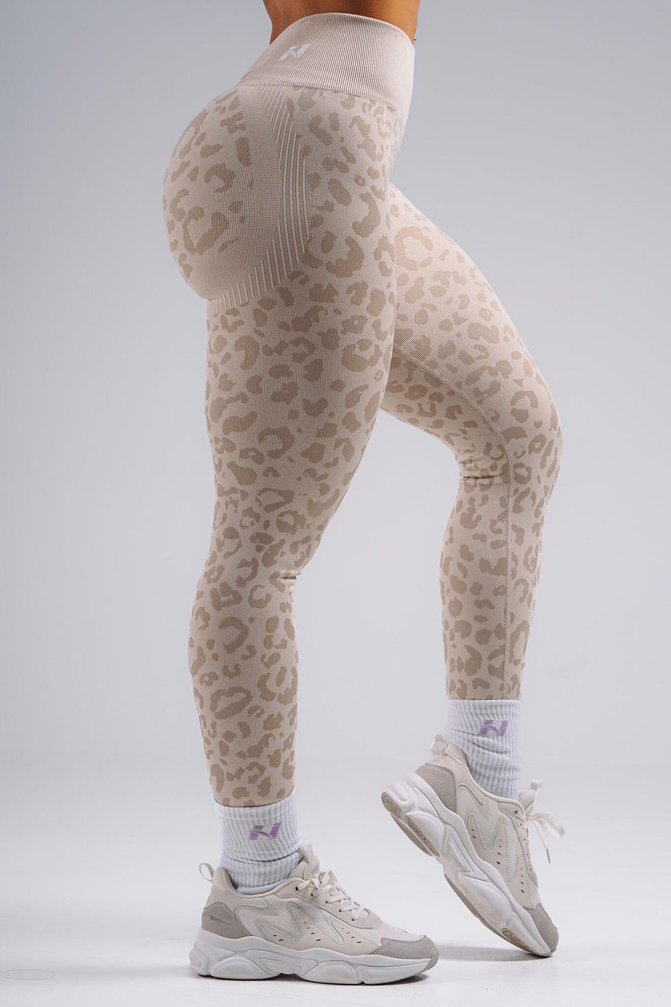 Прев'ю: Легінси Nebbia Push-Up Compression Leopard Leggings PRIMAL Cream Leopard 849