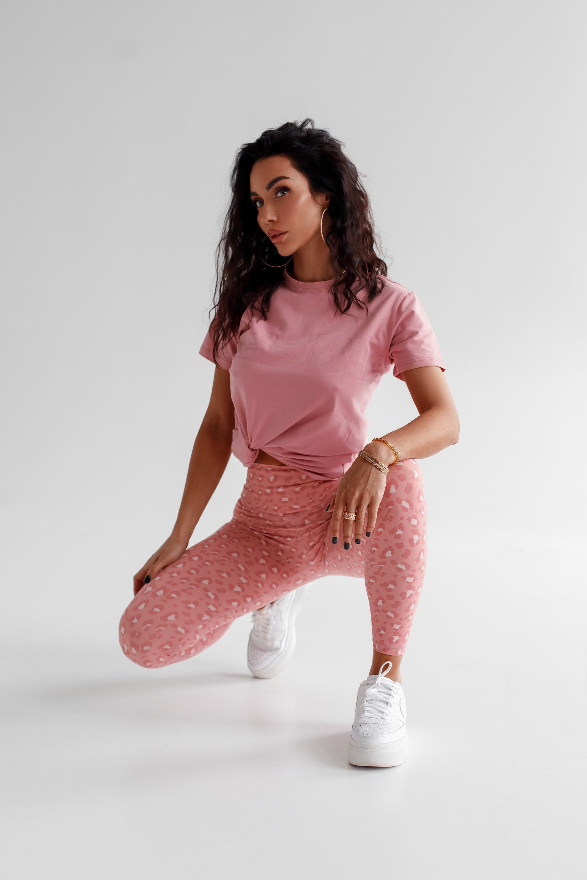 Жіноча Футболка Nebbia: Invisible Logo Nebbia T-Shirt 602 Rose