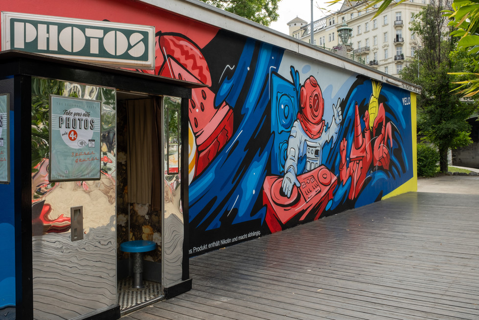 Graffiti Kunstwerk, bunte Farben, abstrakte Formen, Wien