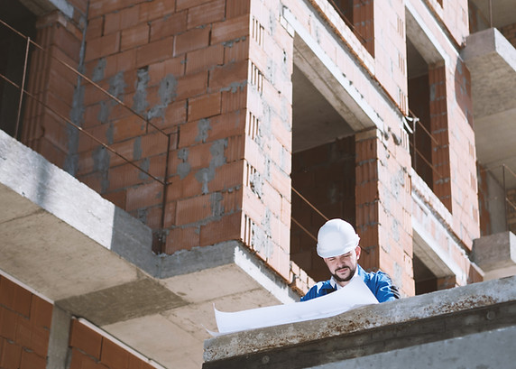 Architetto al cantiere