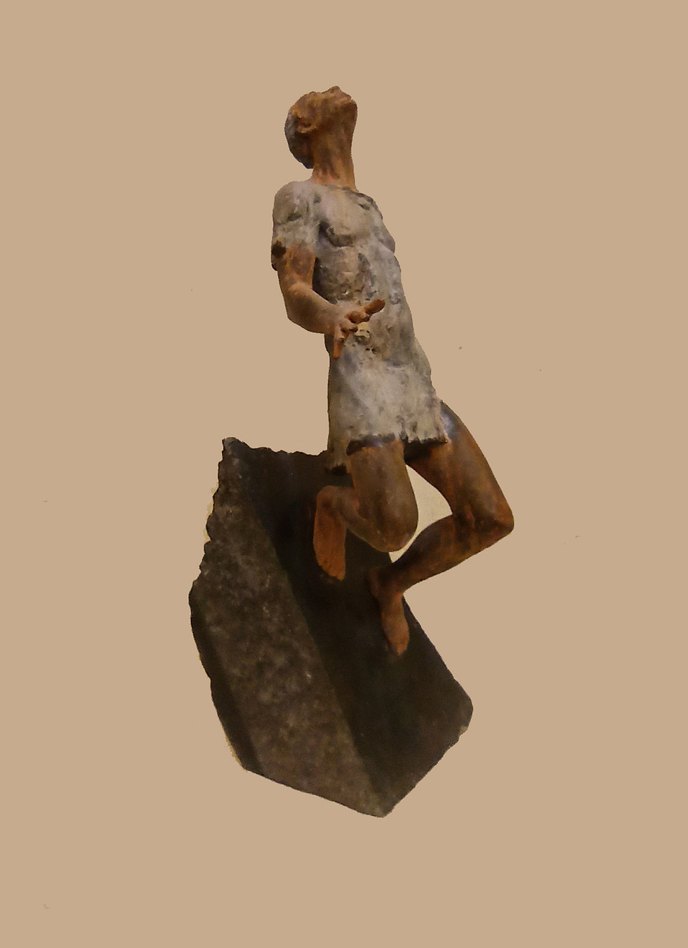 Прев'ю: "Воїн" бронза,граніт, 1998 р.,  40 Ш x 74 В x 30 Г см