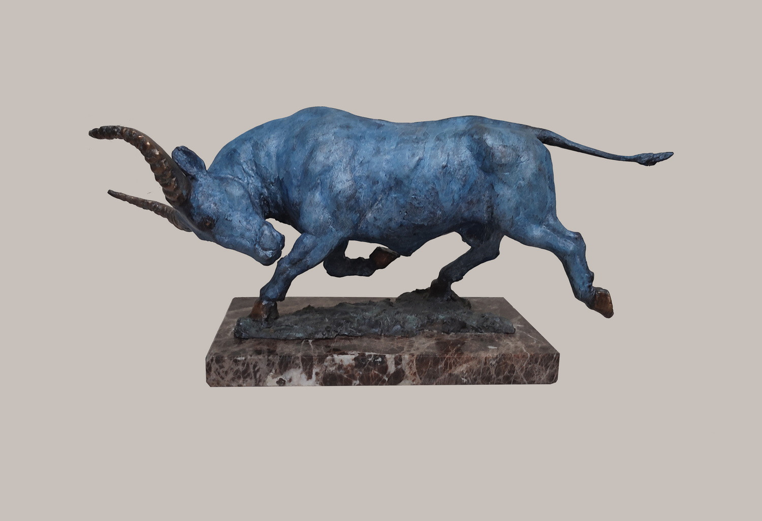 "Буйвол" , бронза,,2006, 32 Ш x 16 В x 15 Г см