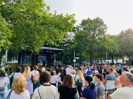 Wohltätigkeitskonzert zum Unabhängigkeitstag, das über 2.000 Ukrainern Glück brachte