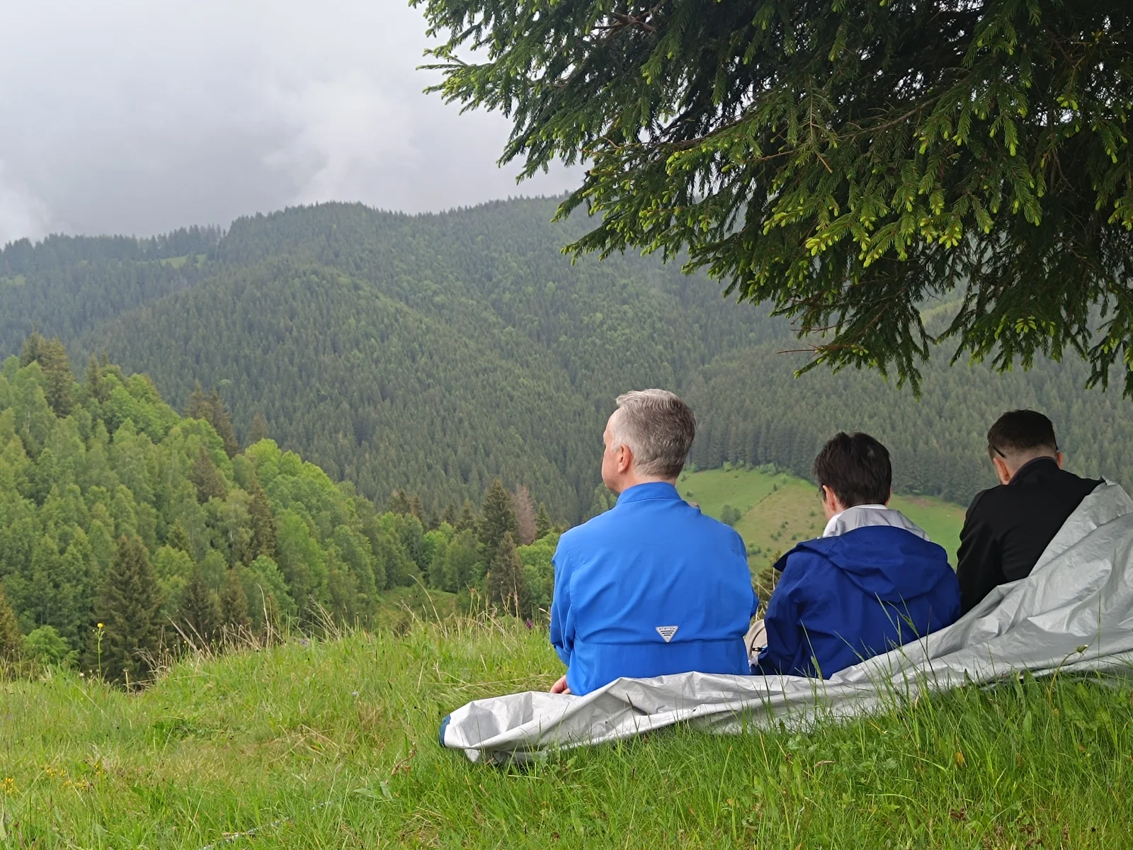 Peisaj montan si pauza de observare in turul Eco Village Magura Pestera