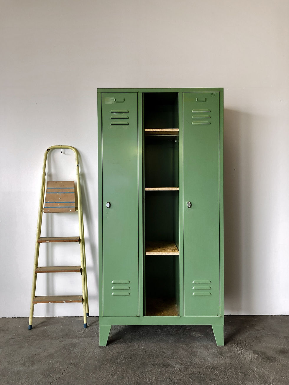 Thumbnail: locker 3