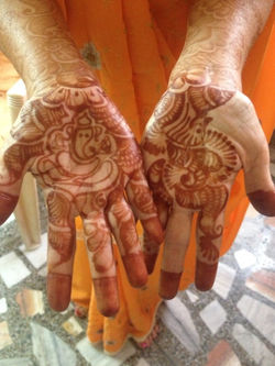 henna hands.jpg