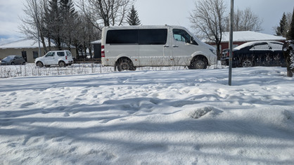 Páskahret and a vehicle from Season Tours