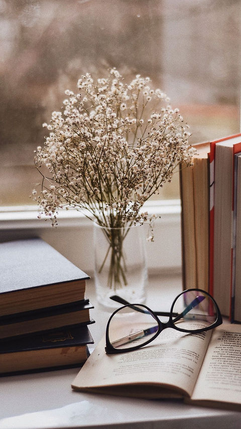 books_glasses_vase_140465_938x1668.jpg