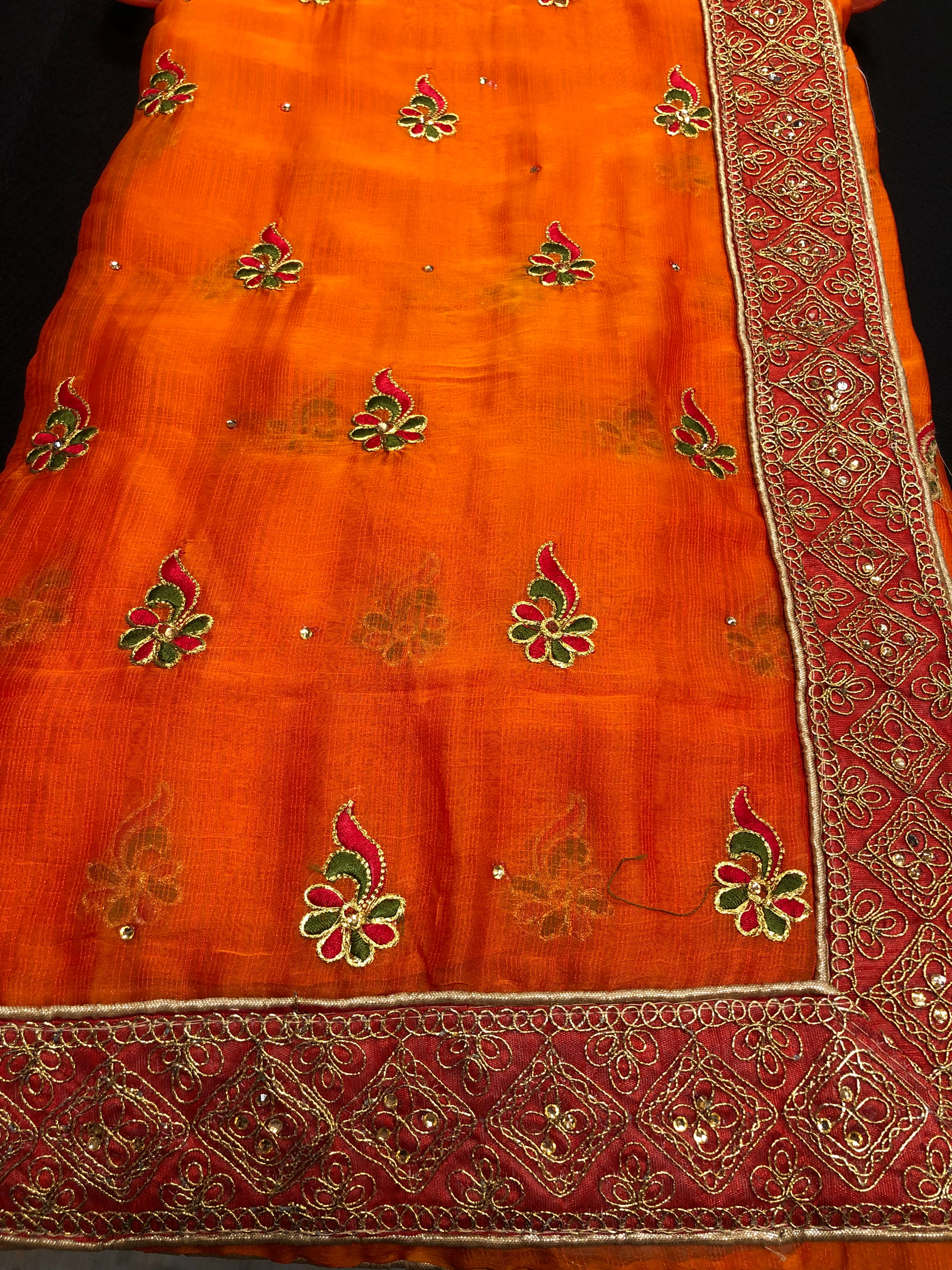 Mønstret saree med blouse