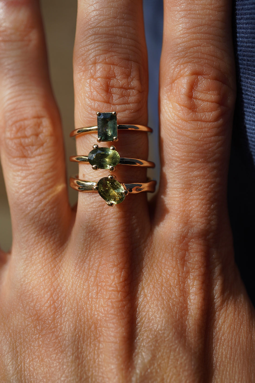 Thumbnail: oval green sapphire