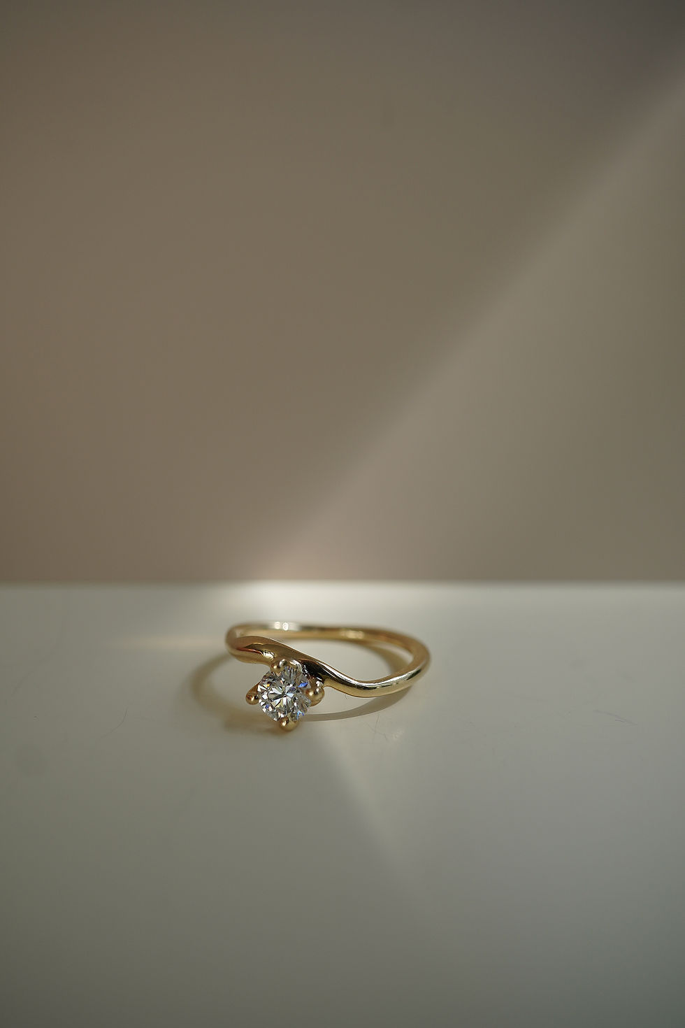 Miniaturbild: wavy bubble ring and floating diamond