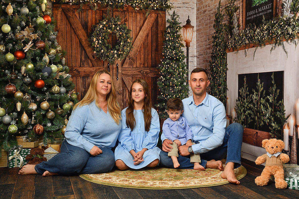 Gorgeous family posing for the Christmas mini session
