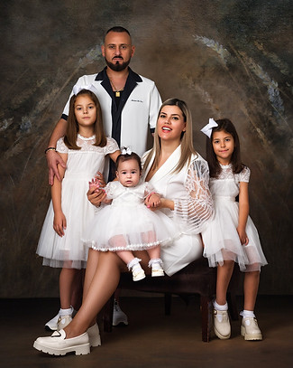 Capturing beautiful moments for a family of five, mom dad and three girls