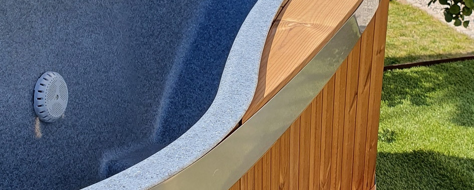 Bain Nordique TINY de KIRAMI par EauFeeling VILLA RHONA sur la VIA RHONA