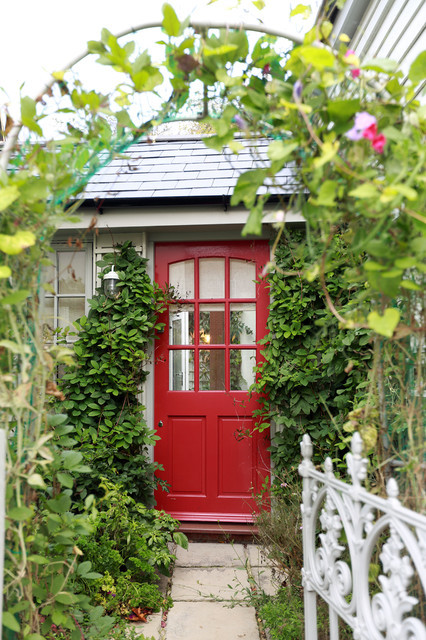 Interior design studio | Interior design blog | Interior designer | The Old School House in Watlington, Oxfordshire | Photo credit Pinterest | Alex Maguire | Red front door through foliage archway