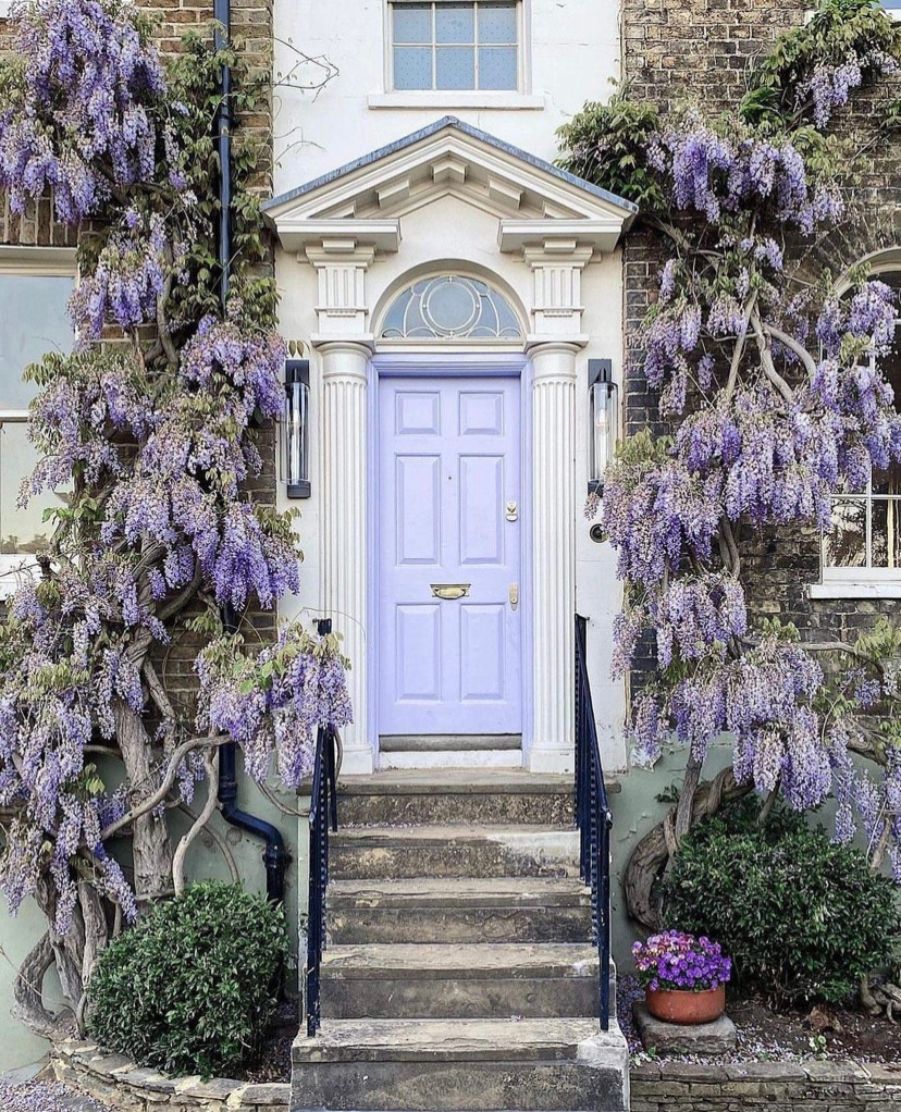 A Bridgerton inspired house front in London by @londonispink on Instagram